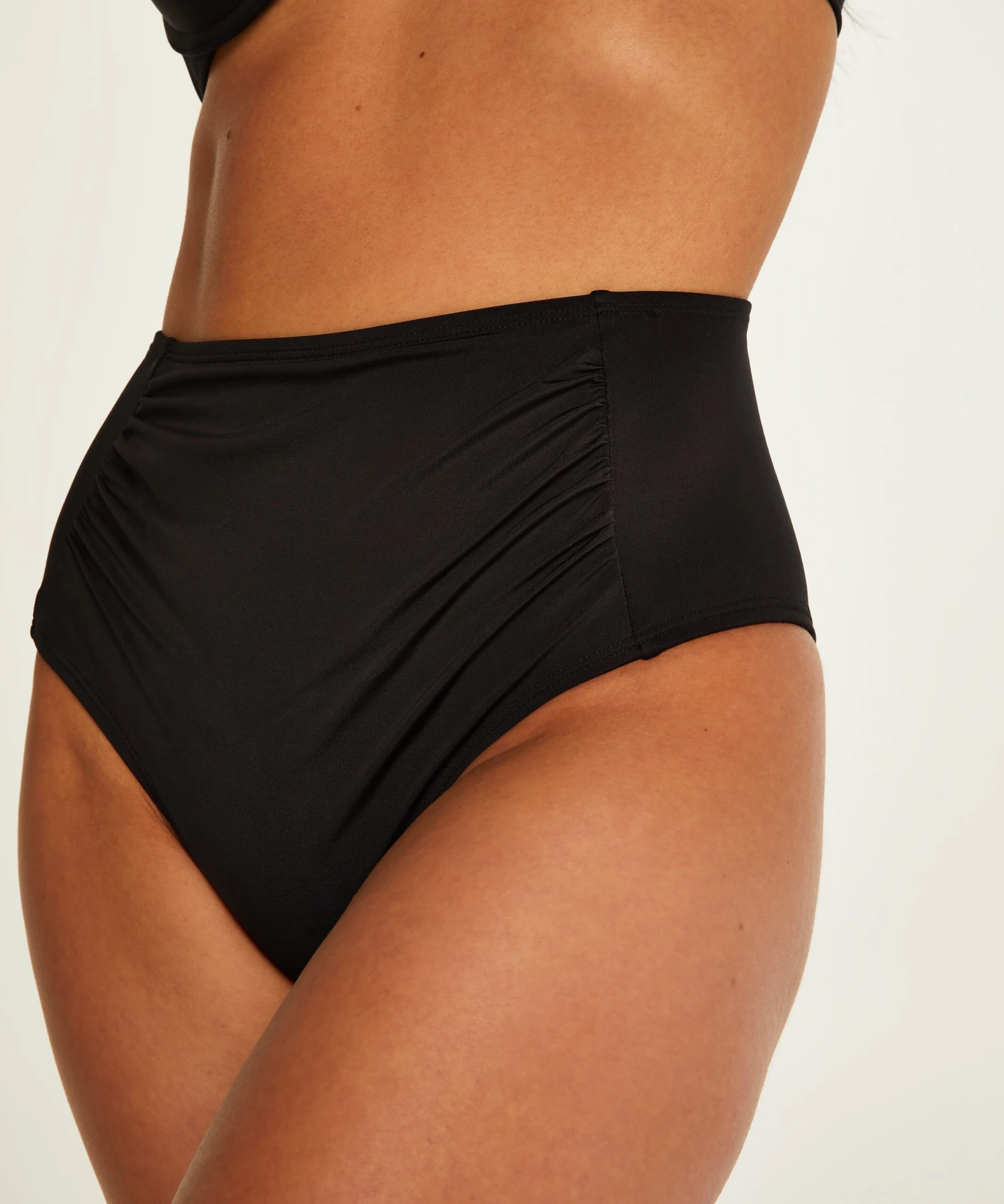 Bas De Bikini Coquin Taille Haute Luxe - Noir 2 Bas De Bikini Coquin Taille Haute Luxe - Noir – Image 2