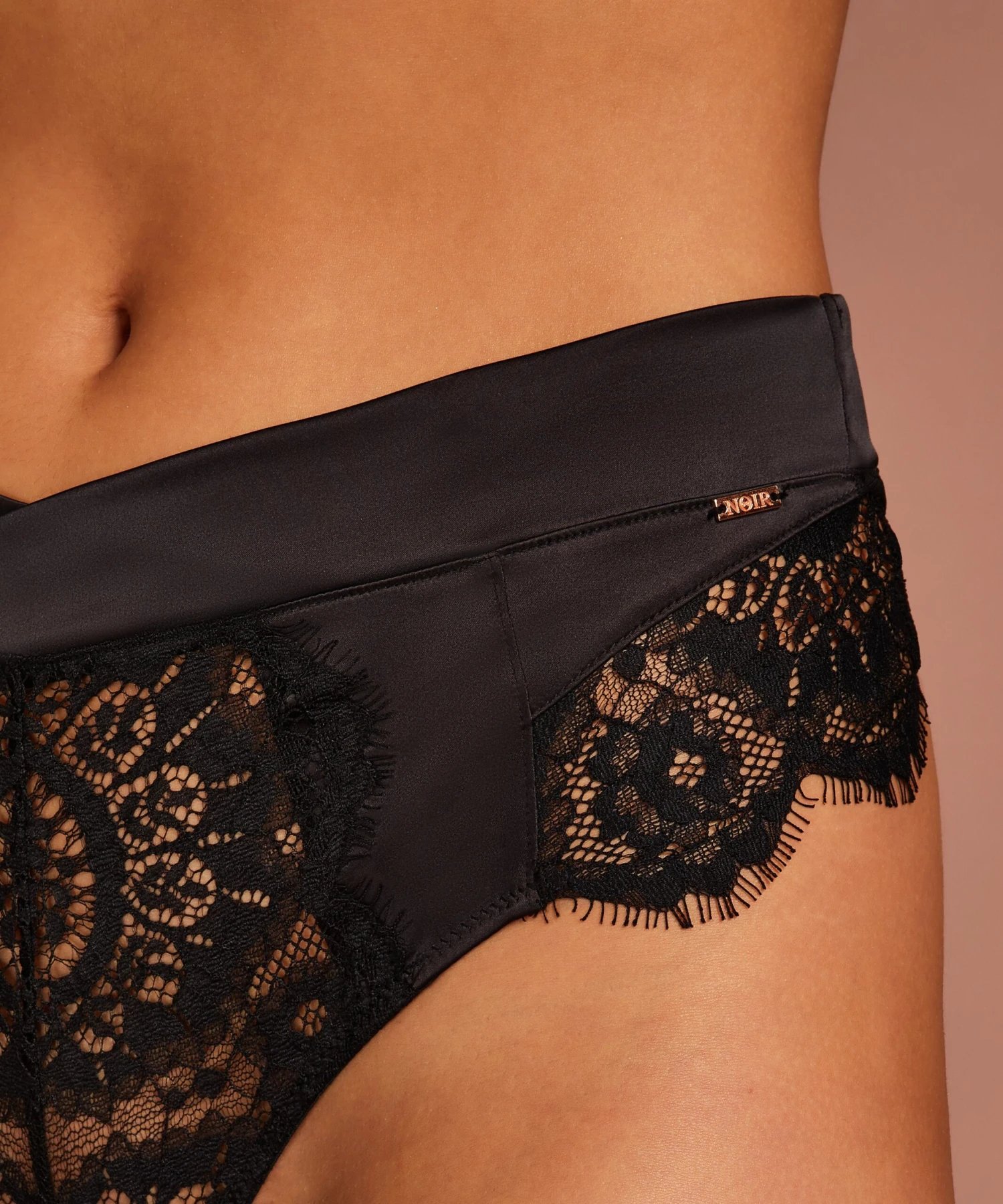 String Haut Hannako - Noir 2 String Haut Hannako - Noir – Image 2